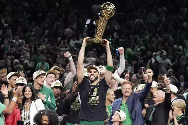 意甲女排揭幕斯坎迪奇3-0胜库内奥 安特罗波娃MVP